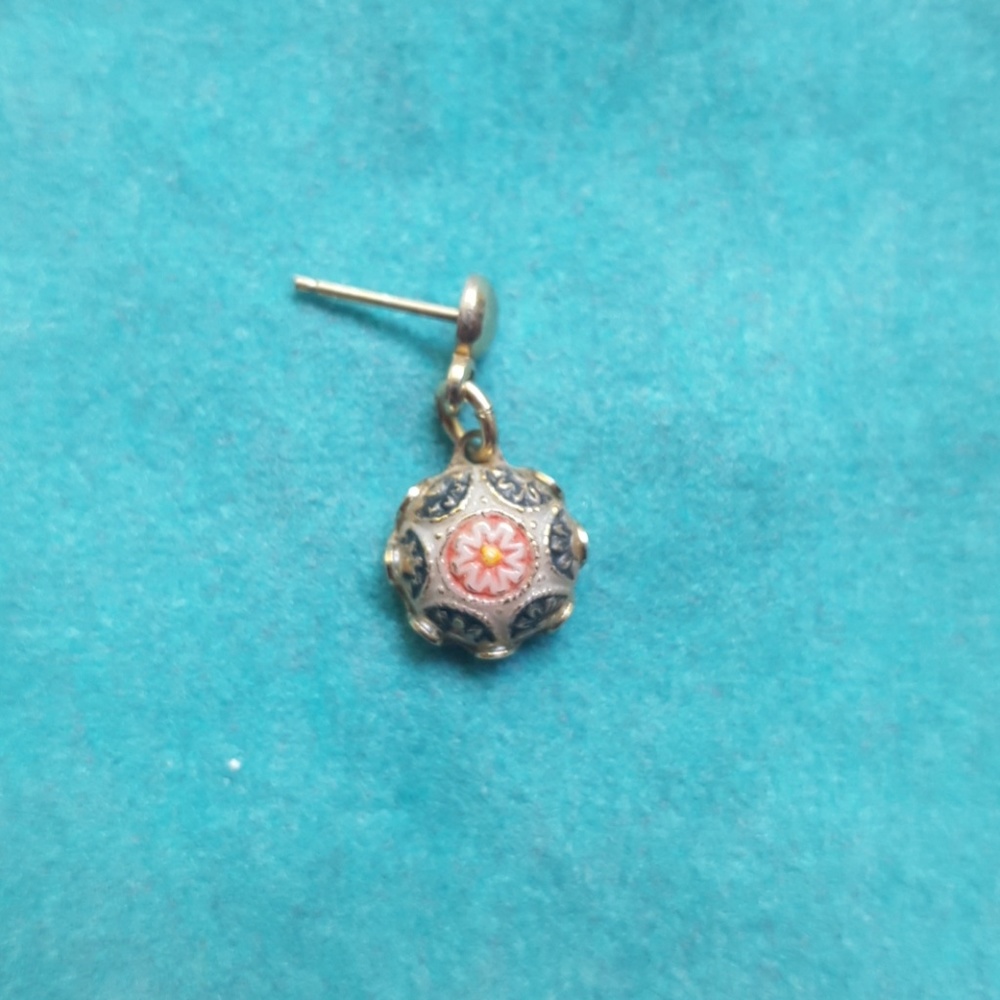 FREE w purchase - Single earring